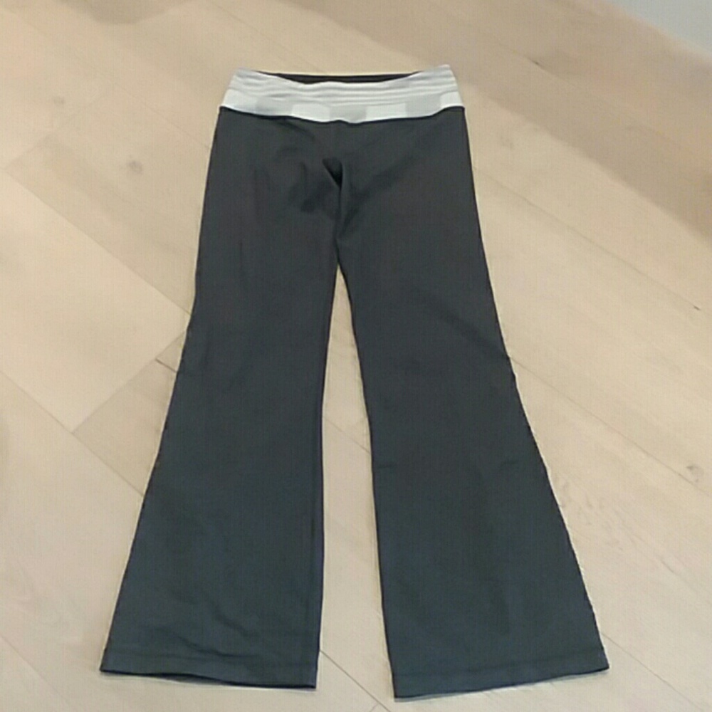 LuluLemon grey workout leggings
